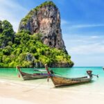 Web 640 Thailand Krabi Ao Nang Vakantie Krabi Railay Strand Houten Langstaart Bootjes Klif Shutterstock